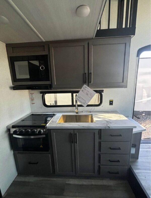 Hideout Tiny Mobile Home - Image 9