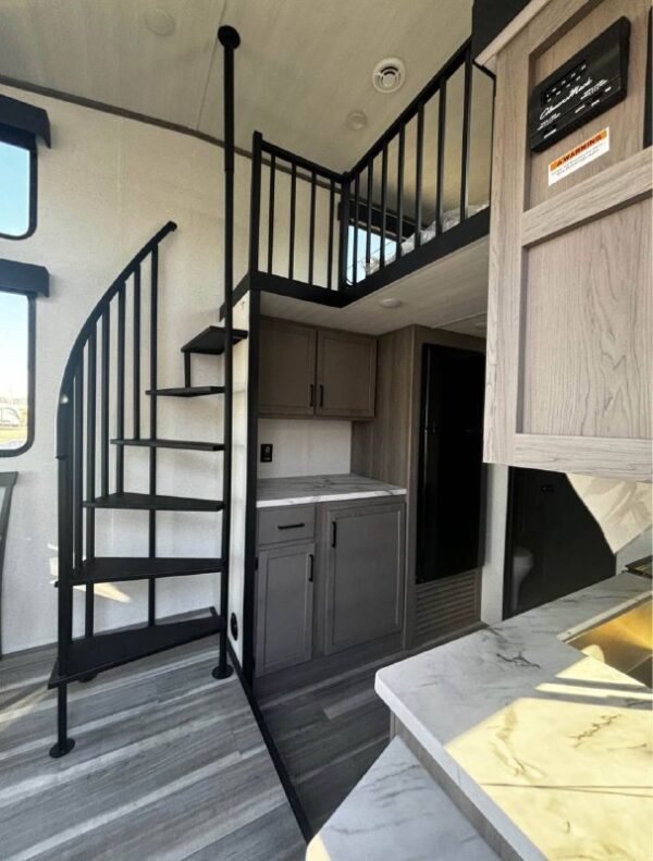 Hideout Tiny Mobile Home - Image 6
