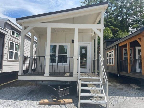Tiny Mobile Home 396 sq ft, 1 bedroom, 1 bath - Image 2