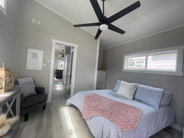 Tiny Mobile Home 396 sq ft, 1 bedroom, 1 bath - Image 4
