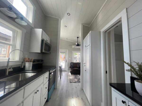 Tiny Mobile Home 396 sq ft, 1 bedroom, 1 bath - Image 8