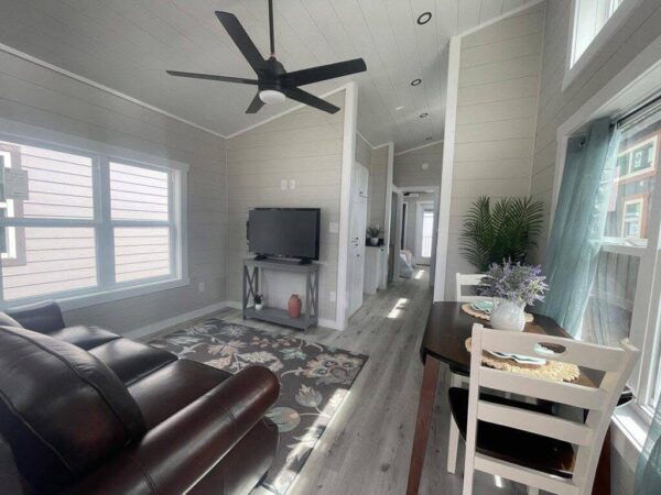 Tiny Mobile Home 396 sq ft, 1 bedroom, 1 bath - Image 11
