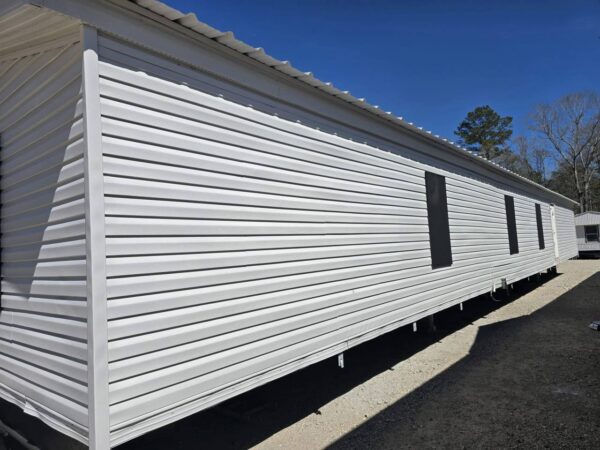 Ampl Mobile Home 16x76sqft - 3 Bedrooms, 2 Bathrooms - Image 4
