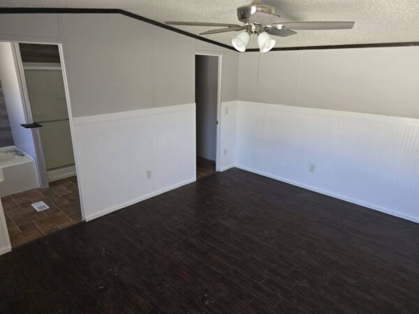 Ampl Mobile Home 16x76sqft - 3 Bedrooms, 2 Bathrooms - Image 8