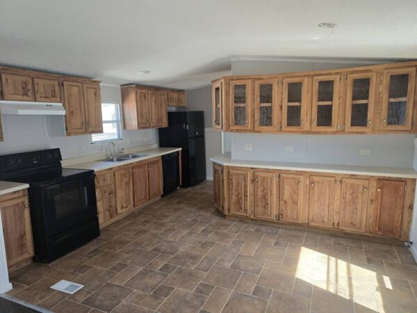 Ampl Mobile Home 16x76sqft - 3 Bedrooms, 2 Bathrooms - Image 10