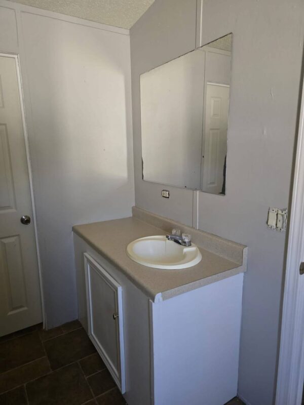 Ampl Mobile Home 16x76sqft - 3 Bedrooms, 2 Bathrooms - Image 15