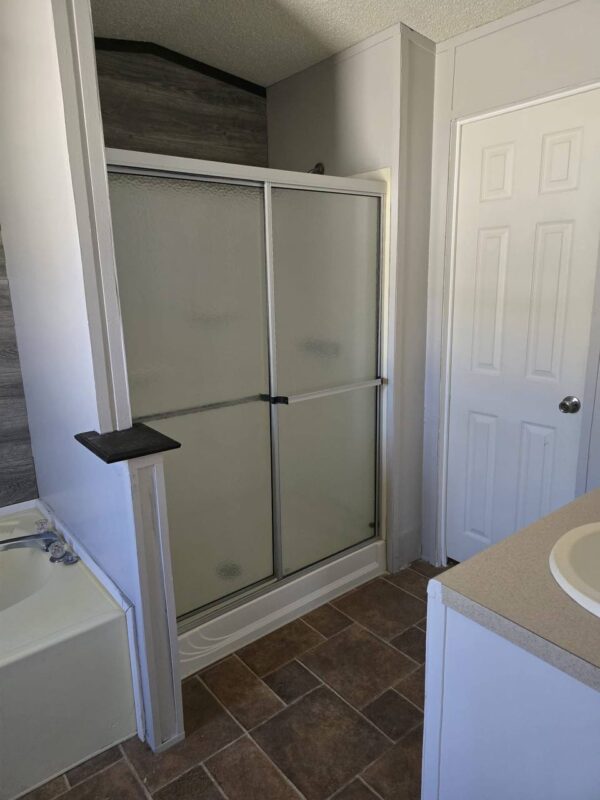 Ampl Mobile Home 16x76sqft - 3 Bedrooms, 2 Bathrooms - Image 16