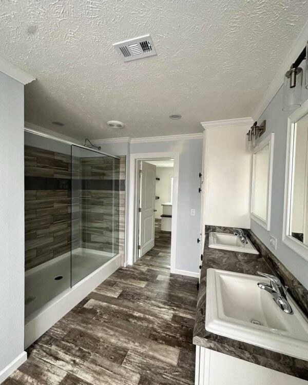 Mobile Home 4 Bedrooms | 2 Bathrooms Under 2,300 sq. ft. - Image 5