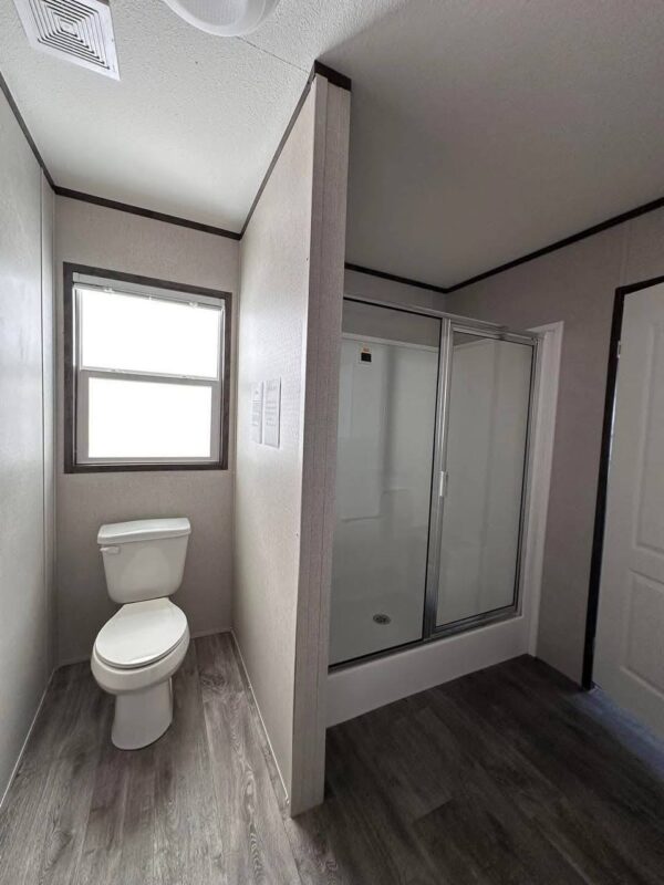 Mobile Home 4 Bedroom, 2 Bath 2,300 sq. ft - Image 3