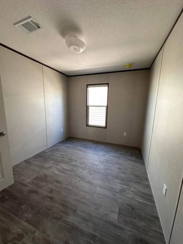 Mobile Home 4 Bedroom, 2 Bath 2,300 sq. ft - Image 9