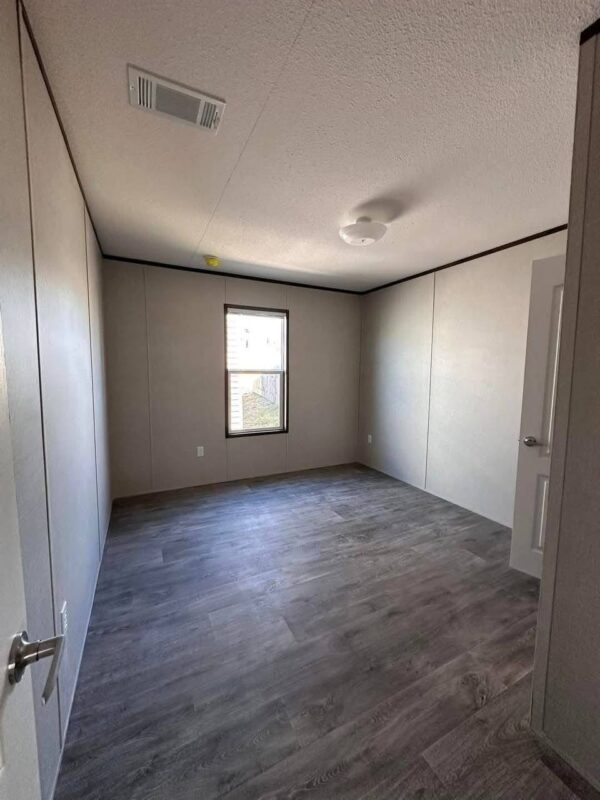 Mobile Home 4 Bedroom, 2 Bath 2,300 sq. ft - Image 5