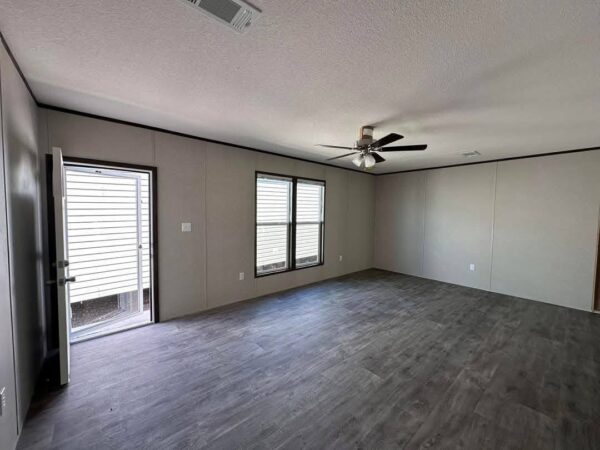 Mobile Home 4 Bedroom, 2 Bath 2,300 sq. ft - Image 10