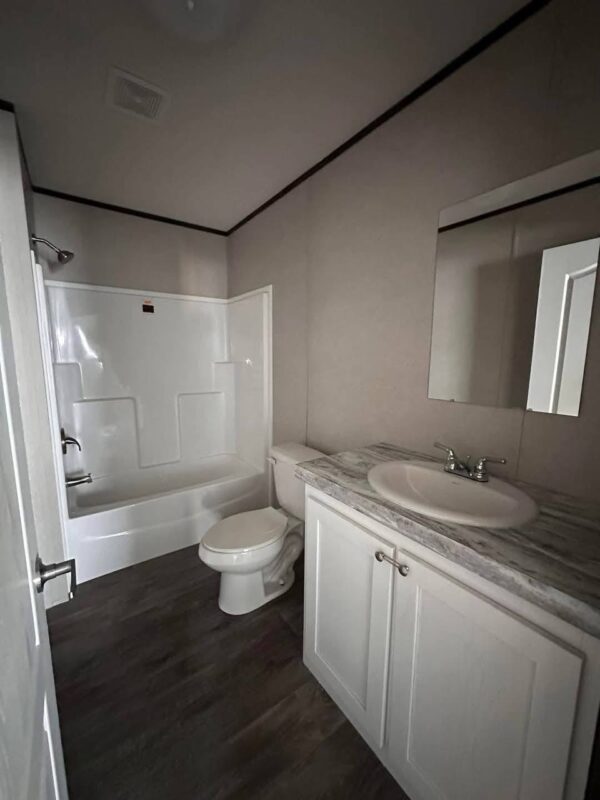 Mobile Home 4 Bedroom, 2 Bath 2,300 sq. ft - Image 8