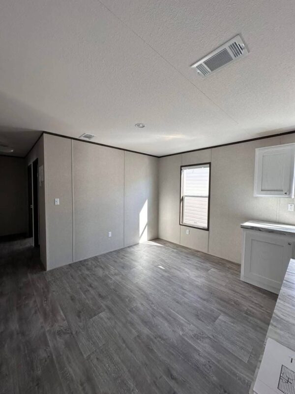 Mobile Home 4 Bedroom, 2 Bath 2,300 sq. ft - Image 6