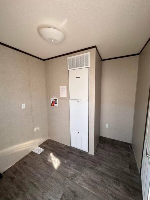 Mobile Home 4 Bedroom, 2 Bath 2,300 sq. ft - Image 15