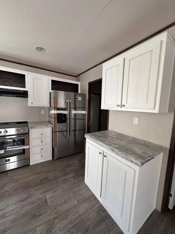 Mobile Home 4 Bedroom, 2 Bath 2,300 sq. ft - Image 14
