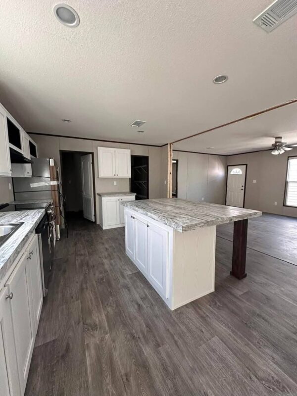 Mobile Home 4 Bedroom, 2 Bath 2,300 sq. ft - Image 13