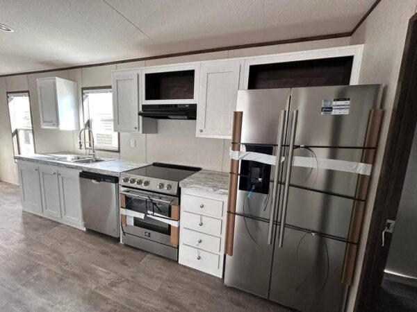 Mobile Home 4 Bedroom, 2 Bath 2,300 sq. ft - Image 11