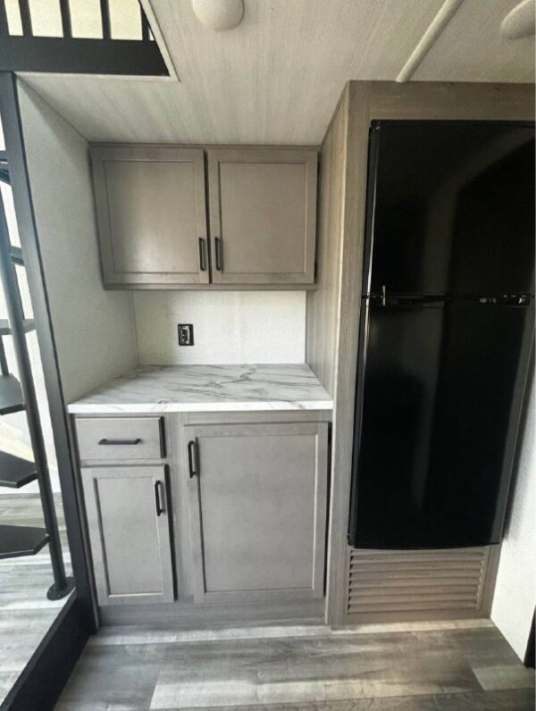 Hideout Tiny Mobile Home - Image 10