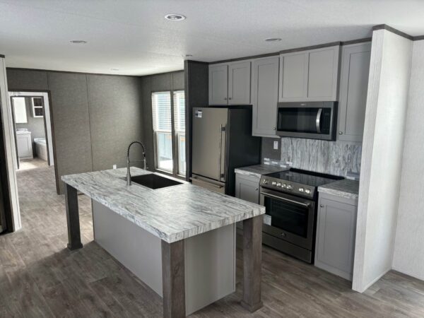 Mobile Home 3 bedroom 2 bath, 2,100sqft - Image 4