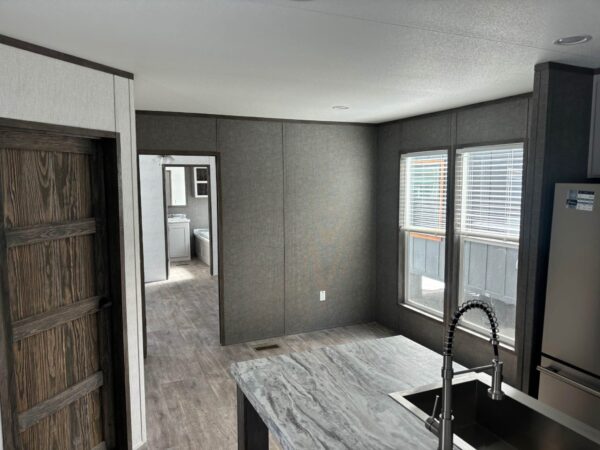 Mobile Home 3 bedroom 2 bath, 2,100sqft - Image 6