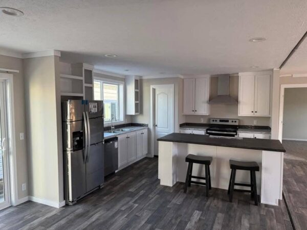Mobile Home The Shadow 3 Bed 2 Bath. Size 28x60(56). - Image 3