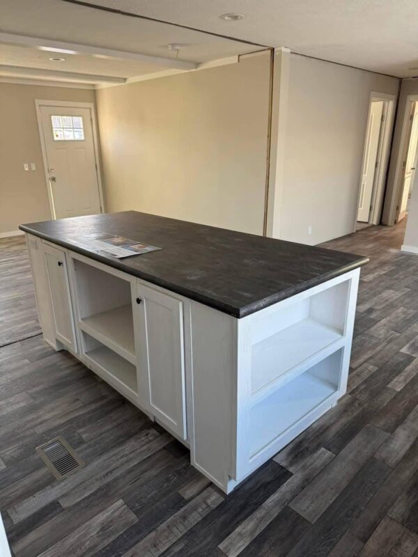 Mobile Home The Shadow 3 Bed 2 Bath. Size 28x60(56). - Image 9