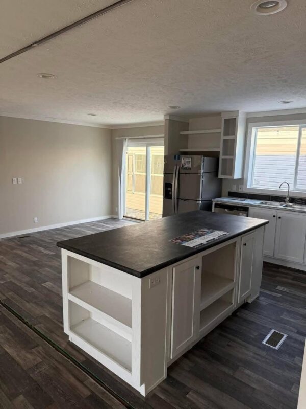 Mobile Home The Shadow 3 Bed 2 Bath. Size 28x60(56). - Image 10