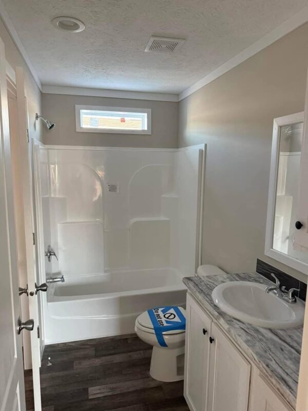 Mobile Home The Shadow 3 Bed 2 Bath. Size 28x60(56). - Image 32