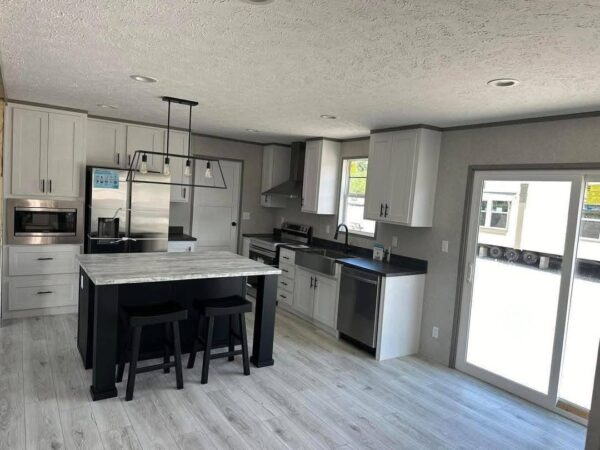 Mobile Home 28x60 (56)sqft 3 Bedroom, 2 Bath - Image 4