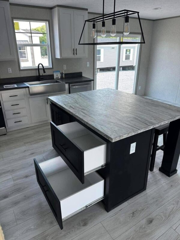 Mobile Home 28x60 (56)sqft 3 Bedroom, 2 Bath - Image 2