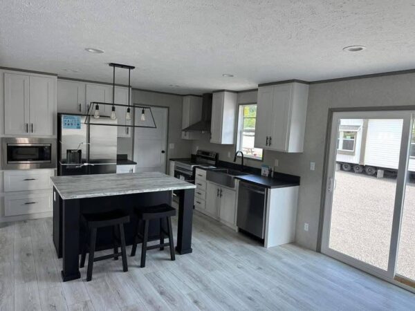 Mobile Home 28x60 (56)sqft 3 Bedroom, 2 Bath - Image 11