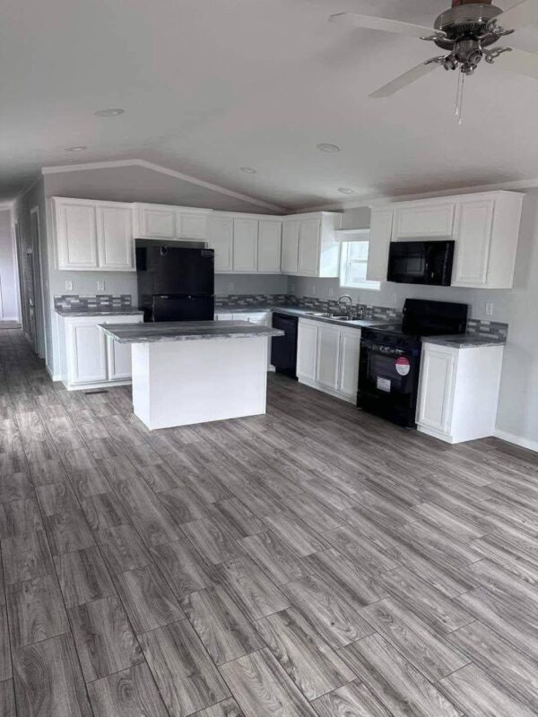 Mobile Home 2 bedrooms 2 bath, 1700sqft - Image 2