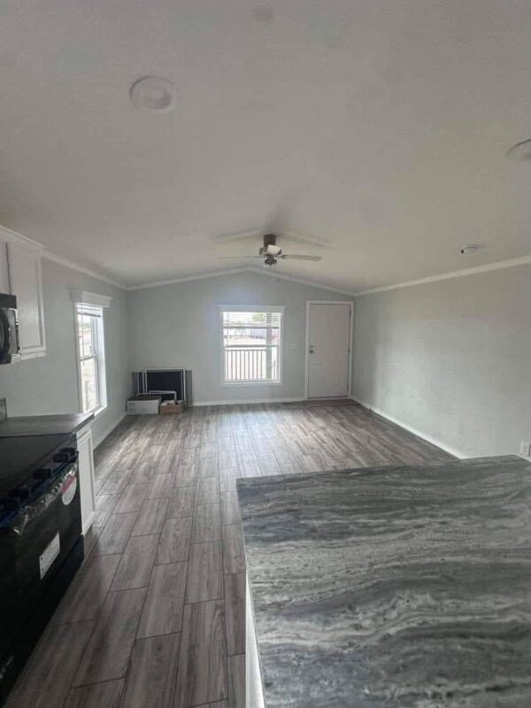 Mobile Home 2 bedrooms 2 bath, 1700sqft - Image 4