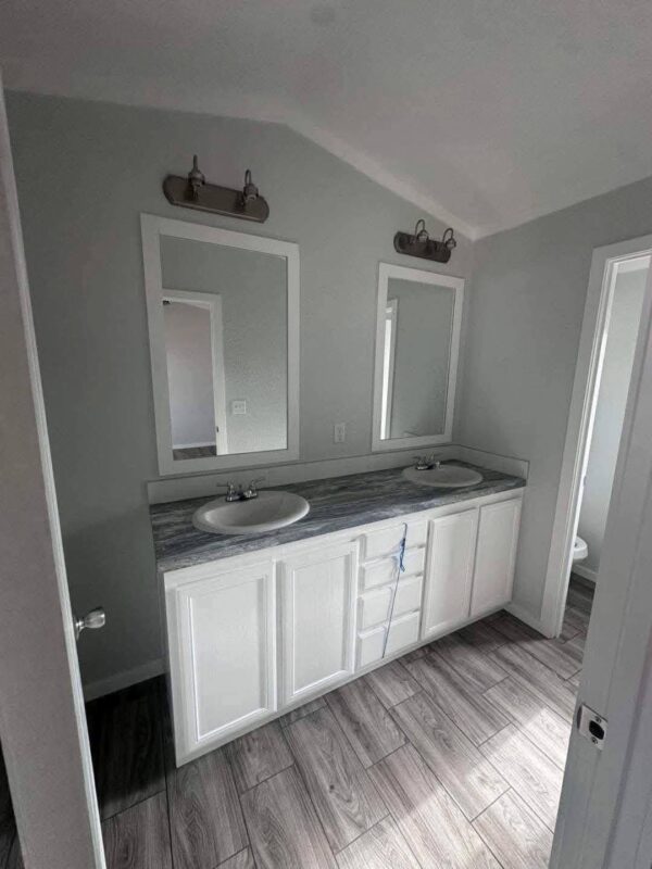 Mobile Home 2 bedrooms 2 bath, 1700sqft - Image 11