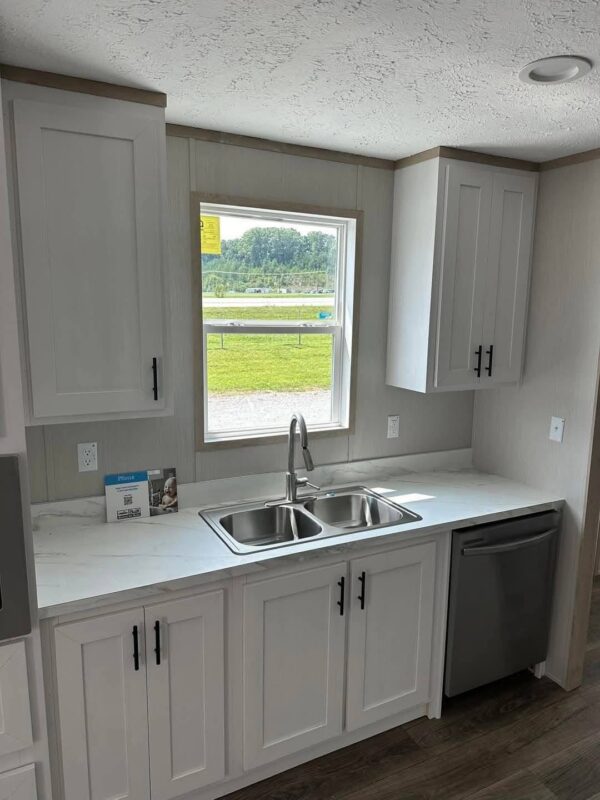 Mobile Home The Hartford 3 Bed 2 Bath. Size 28x44(40)sqft - Image 8
