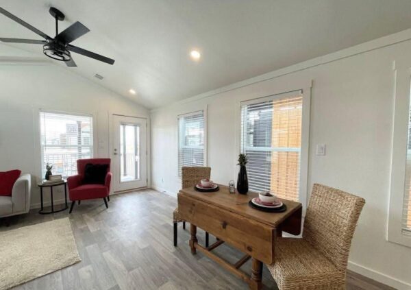 Mobile Home, 1 bedroom 1 Bath, 800sqft - Image 11
