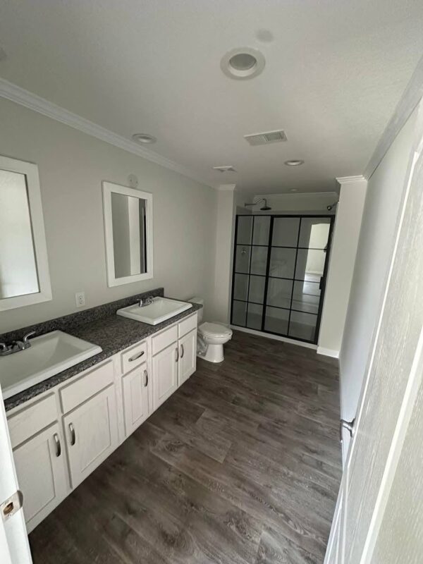 Mobile Home 3 Bedrooms | 2 Bathrooms | 810 Sqft - Image 3