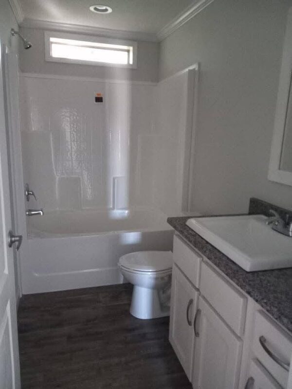 Mobile Home 3 Bedrooms | 2 Bathrooms | 810 Sqft - Image 9